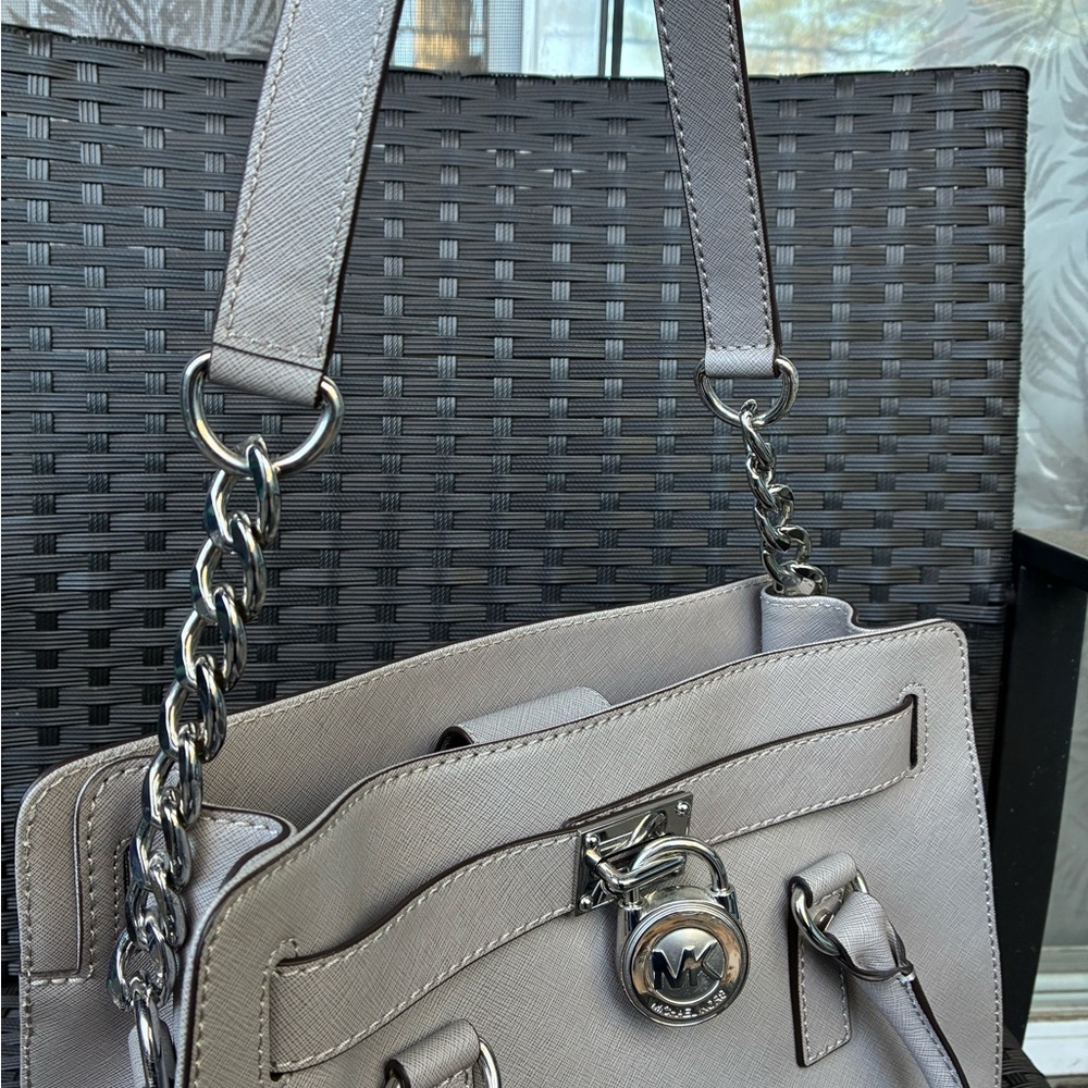 Michael Kors Bag,Michael Kors Light Gray Shoulder Bag. - Picture 2 of 16